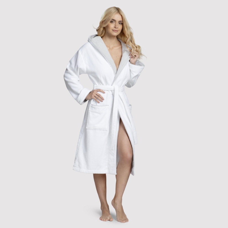 Studio e-commmerce photoshoot with models for Twinzen