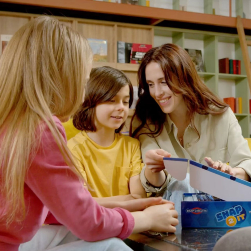 Product commercial video for a kids` game / Canada